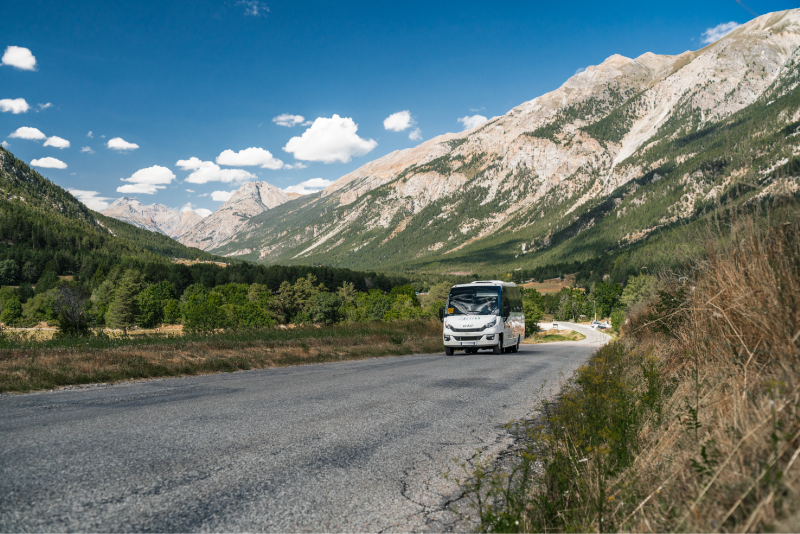 bus Altigo dans la plaine des Alberts